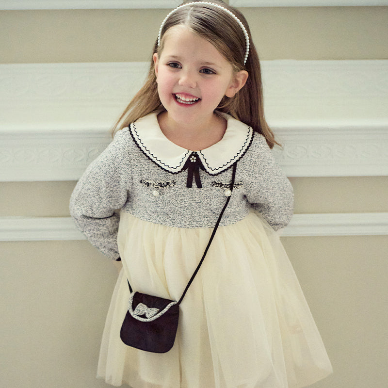 فستان بنات طويل الأكمام من قماش تويد أسود وأبيض مع تنورة تول باللون البيج بأسلوب أميرة