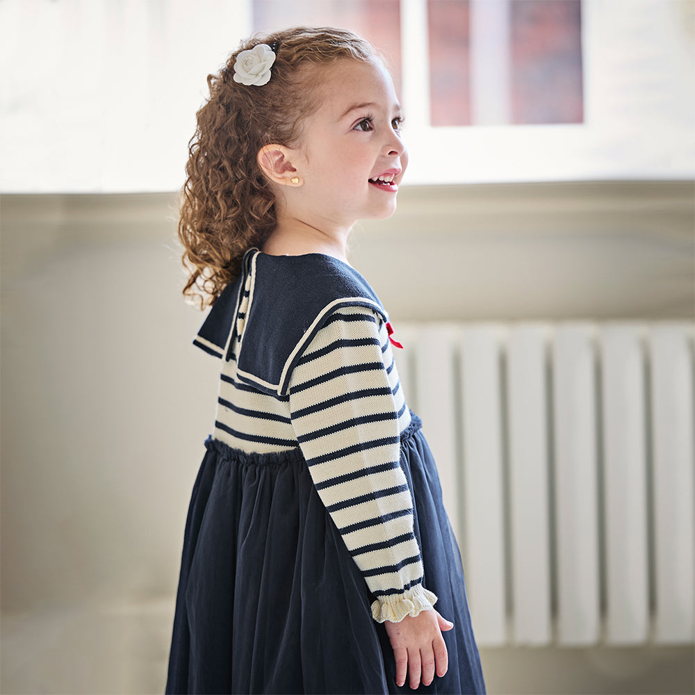 فستان للأطفال بأكمام طويلة من قماش مخطط باللون الكحلي مع تنورة من التول، بطابع بحري