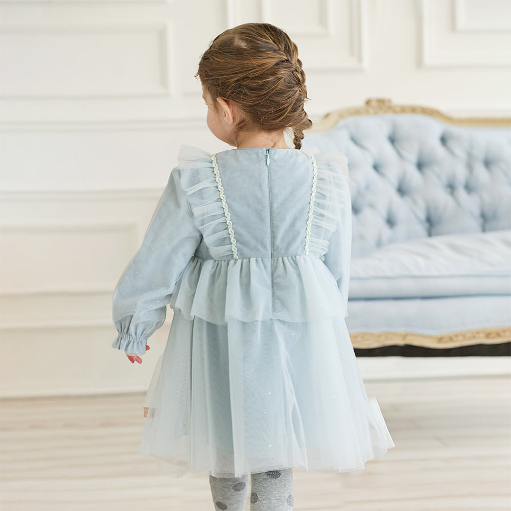 فستان للبنات الصغيرات بأكمام طويلة من التول باللون الرمادي الأزرق بتصميم أميري مزين بعقدة ودانتيل الزهور