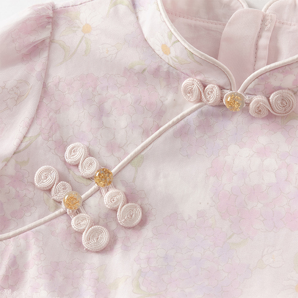 فستان بنات بأكمام طويلة من التول بالبنفسجي الفاتح مع طباعة أزهار الهيدرانجيا بأسلوب صيني عصري