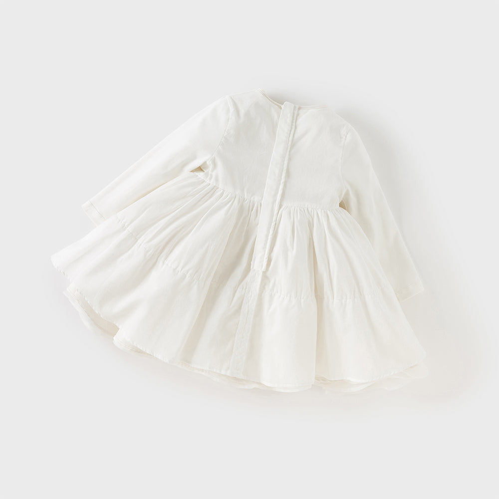 فستان أميرة للبنات الصغيرات بأكمام طويلة من التول الأبيض بتصميم فاخر مزين بزهرات ثلاثية الأبعاد قابلة للإزالة