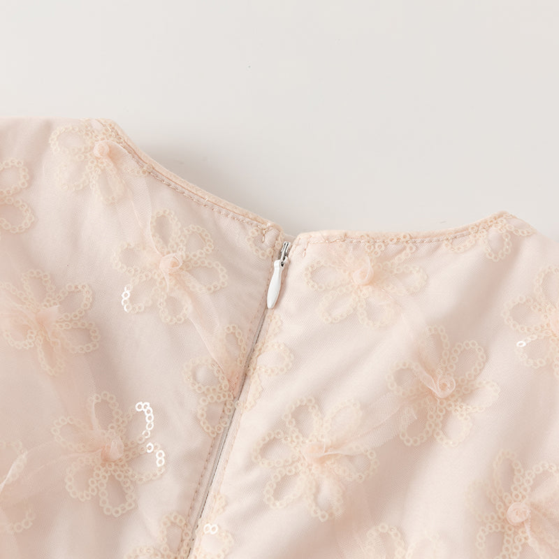 فستان بنات صيفي من التول باللون الوردي مزين بتطريز زهور لامعة بأسلوب أميرة