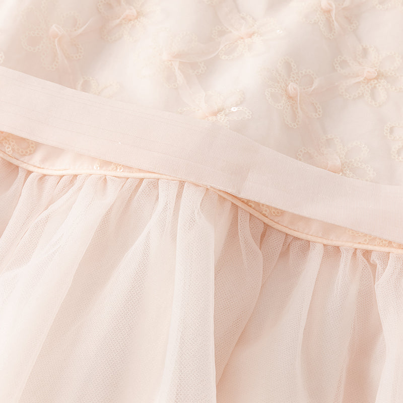 فستان بنات صيفي من التول باللون الوردي مزين بتطريز زهور لامعة بأسلوب أميرة