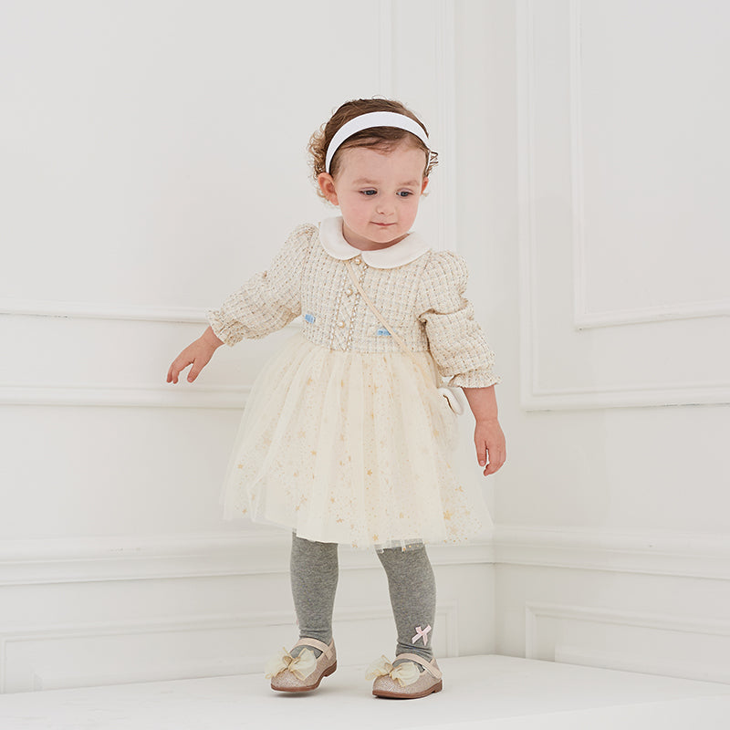 فستان للأطفال بأكمام طويلة من قماش تويد بلون أبيض حليبي مع تنورة من التول، بتصميم كلاسيكي أنيق