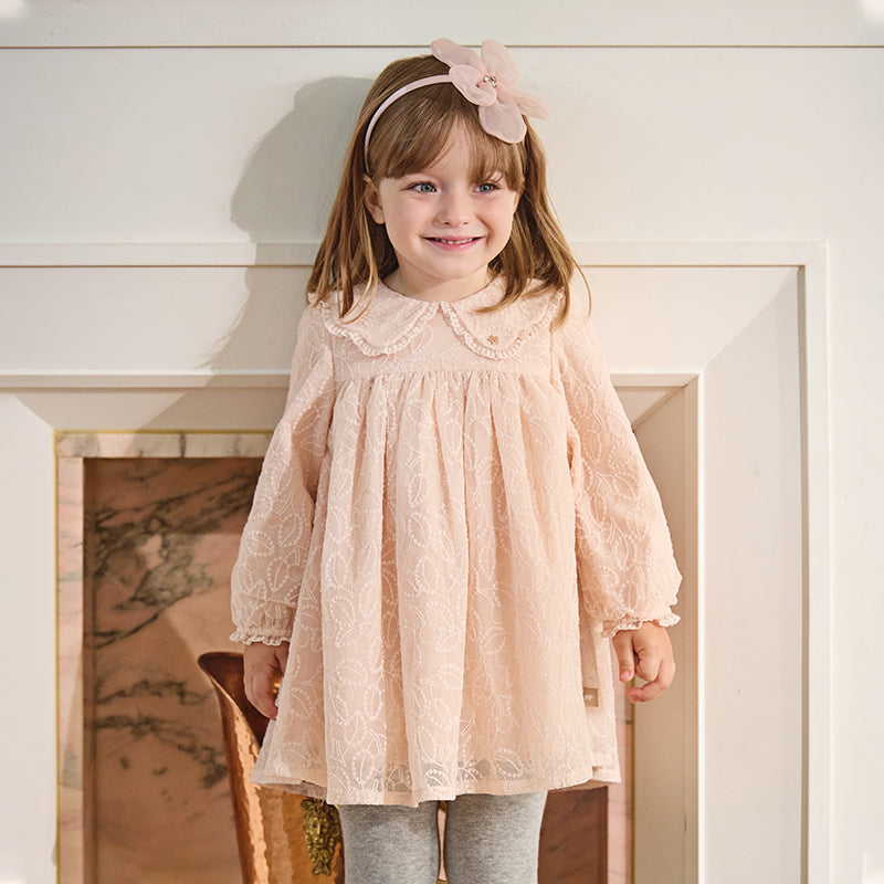 فستان بنات طويل الأكمام من التول باللون الوردي الفاتح بأسلوب أنيق