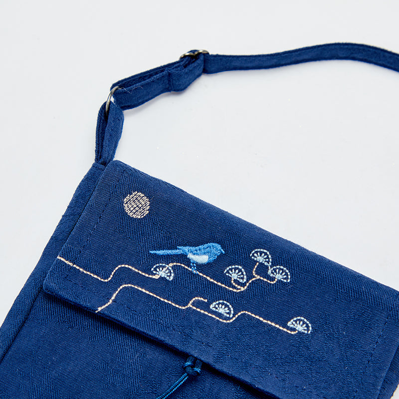 حقيبة كروس بودي جينز زرقاء عصرية بتطريز مستوحى من الأسلوب الصيني، مناسبة للبنين والبنات