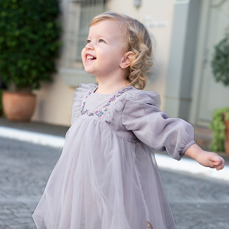 فستان أميرة شبكي للفتيات الصغيرات بكم طويل وياقة مربعة باللون البنفسجي الفاتح لفصلي الربيع والخريف