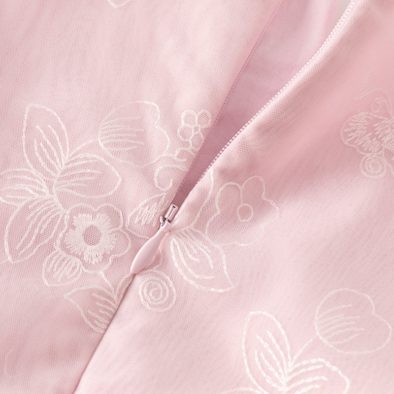 فستان للبنات الصغيرات من التول الوردي بأكمام طويلة بتصميم صيني مع تطريز (يشمل قطعة زينة)