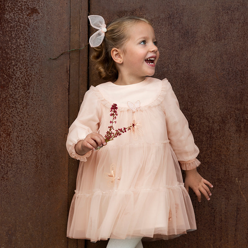 فستان بنات بأكمام طويلة من التول وردي خوخي تصميم أميري مزين بفراشات ثلاثية الأبعاد