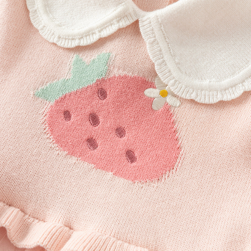 فستان للبنات الصغيرات بأكمام طويلة من التول الوردي مع عناصر محبوكة وزخرفة الفراولة