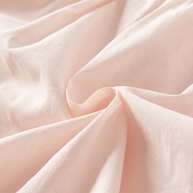 فستان للبنات الصغيرات بأكمام طويلة من التول الوردي مع عناصر محبوكة وزخرفة الفراولة