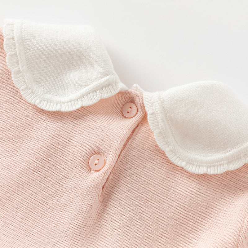 فستان للبنات الصغيرات بأكمام طويلة من التول الوردي مع عناصر محبوكة وزخرفة الفراولة