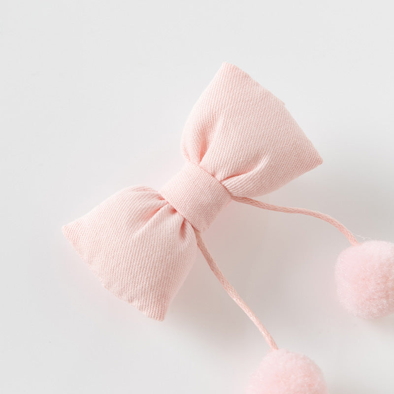 مشبك شعر للبنات الصغيرات باللون الوردي - فيونكات قماشية مع شرابات كرات صغيرة