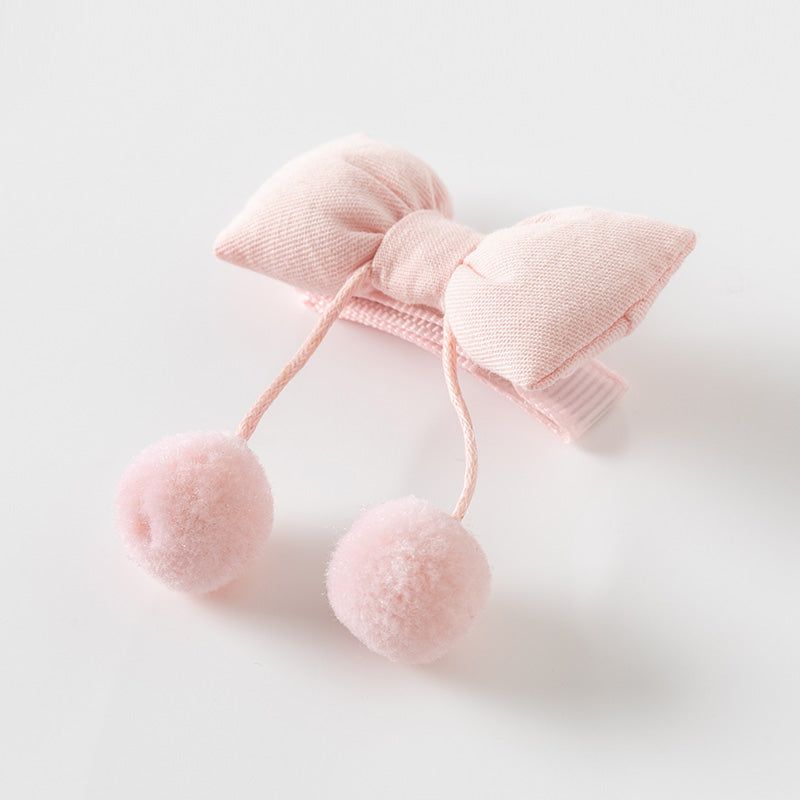 مشبك شعر للبنات الصغيرات باللون الوردي - فيونكات قماشية مع شرابات كرات صغيرة