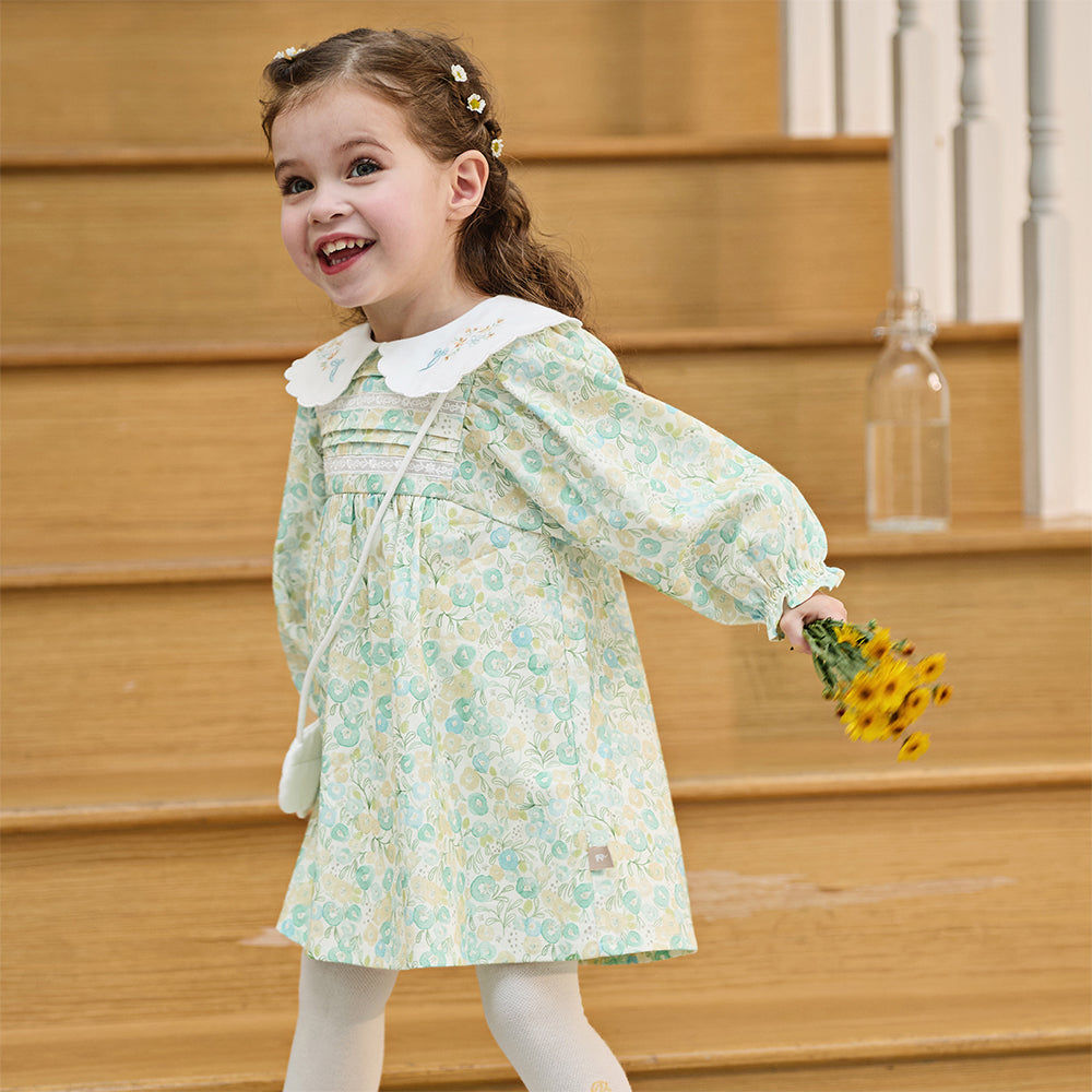 فستان قطن بناتي بطبعة زهرية مع ياقة مطرزة وأكمام طويلة مزينة بالكشكش (يشمل حقيبة كروس)