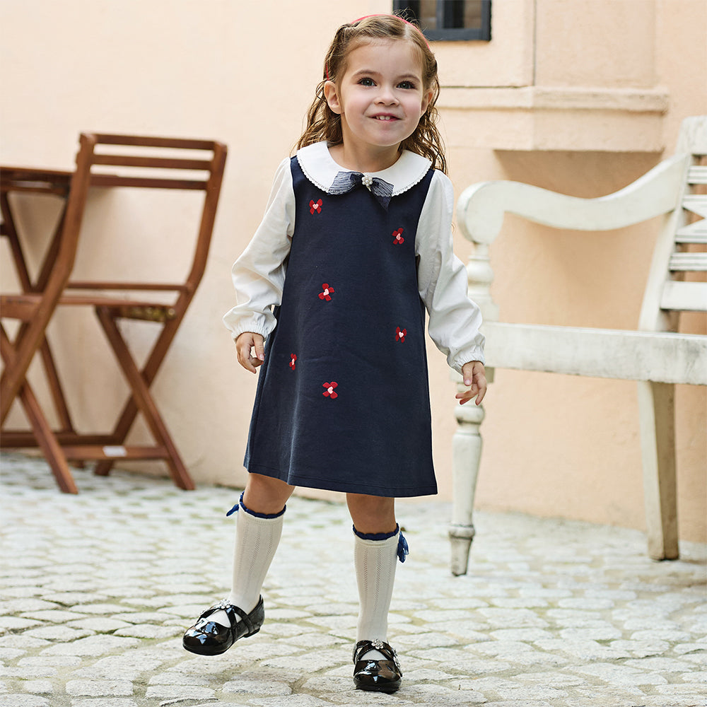 فستان بنات طويل الأكمام باللون الكحلي مع زينة فراشة من التول قابلة للإزالة