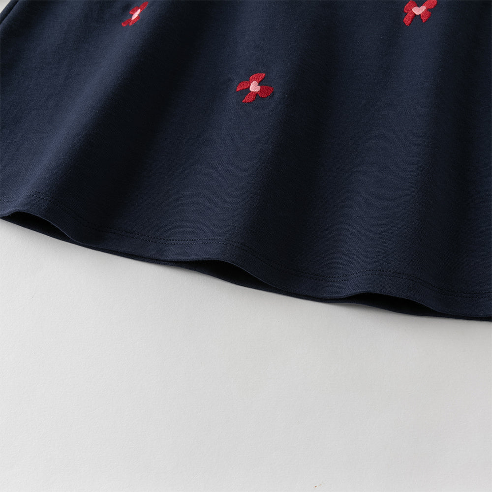 فستان بنات طويل الأكمام باللون الكحلي مع زينة فراشة من التول قابلة للإزالة