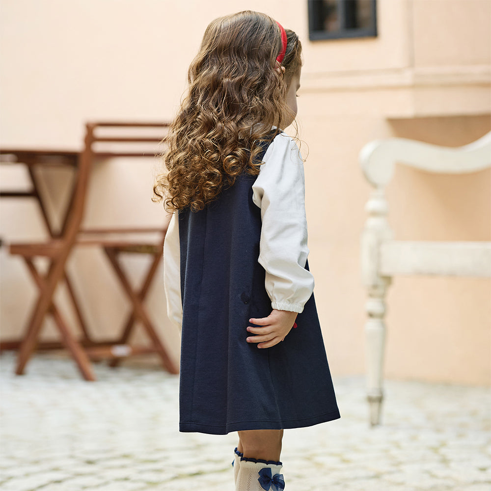 فستان بنات طويل الأكمام باللون الكحلي مع زينة فراشة من التول قابلة للإزالة