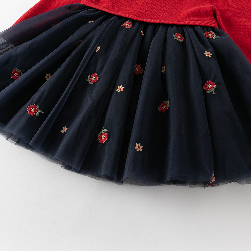 فستان بنات طويل الأكمام باللون الأحمر من قماش محبوك مع تنورة تول بأسلوب أميرة مزينة بتطريز زهور