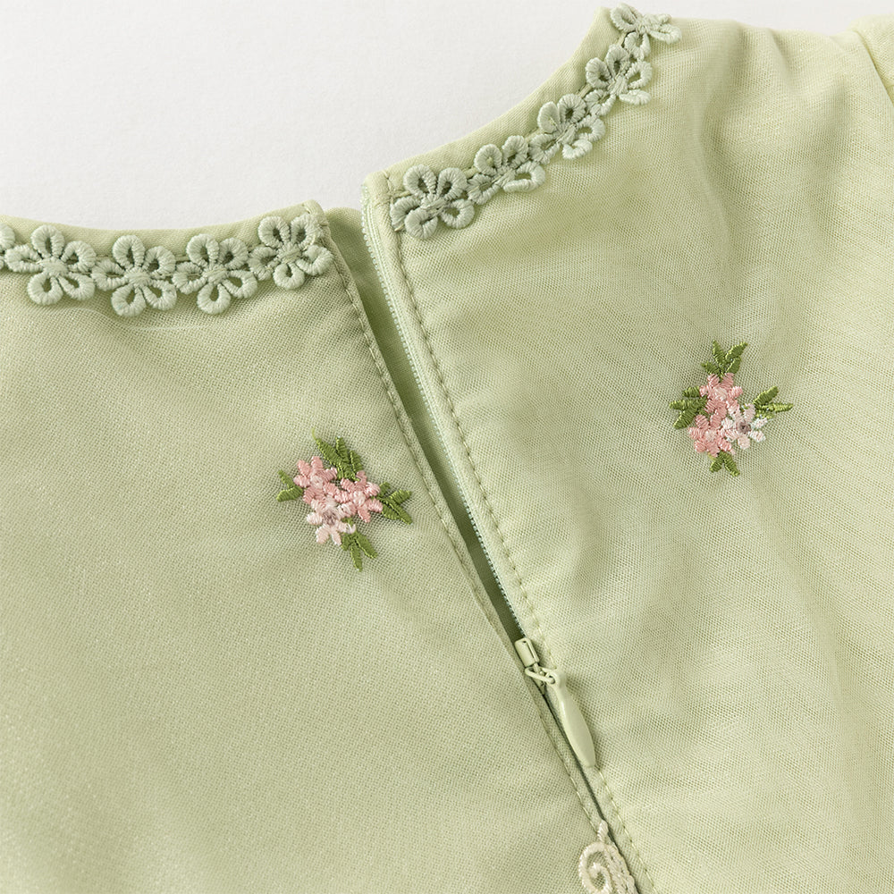 فستان أميرة بناتي من التول بأكمام طويلة باللون الأخضر بتصميم أنيق وتطريز راقٍ