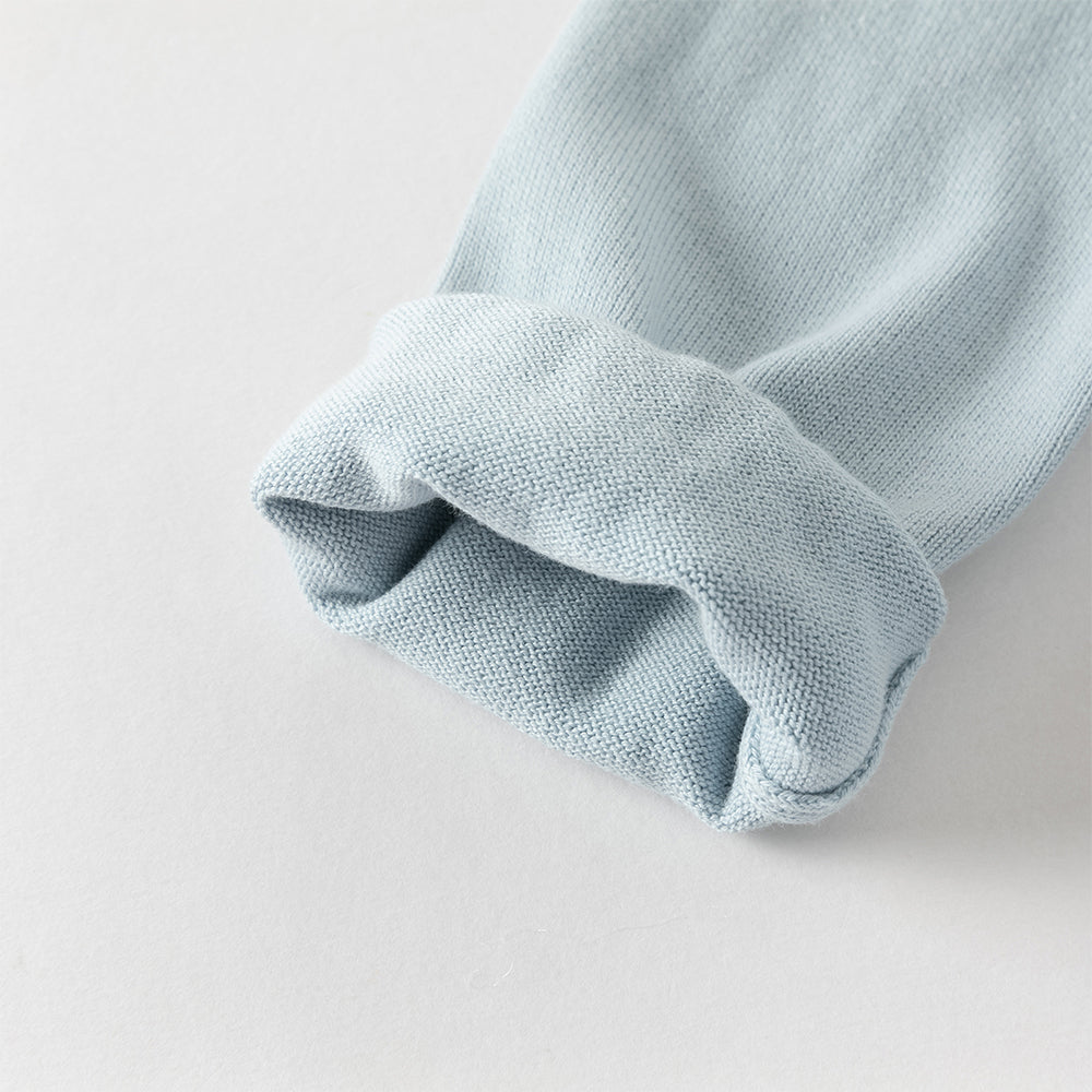 فستان بناتي طويل الأكمام بلون أزرق فاتح من قماش محبوك، بتنورة تول بأسلوب أميرة مزينة بزنبق الوادي