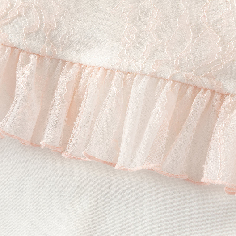 رومبر قطن أبيض للبنات مع تغطية دانتيل وردية - رومبر بياقة بيتر بان وحواف متدرجة مع أزرار كاملة