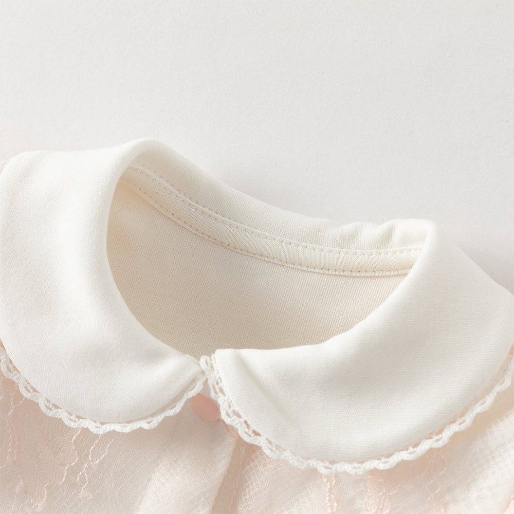 رومبر قطن أبيض للبنات مع تغطية دانتيل وردية - رومبر بياقة بيتر بان وحواف متدرجة مع أزرار كاملة