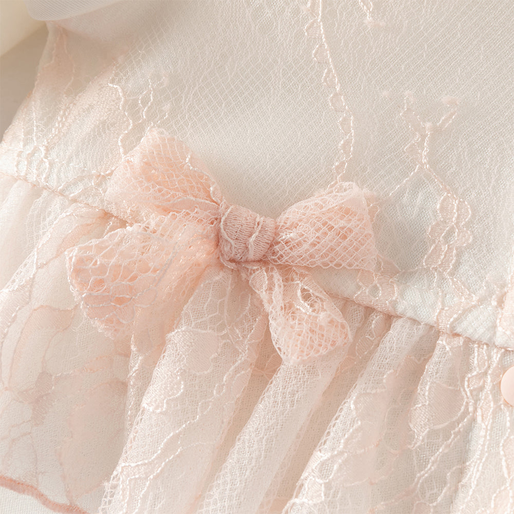 رومبر قطن أبيض للبنات مع تغطية دانتيل وردية - رومبر بياقة بيتر بان وحواف متدرجة مع أزرار كاملة