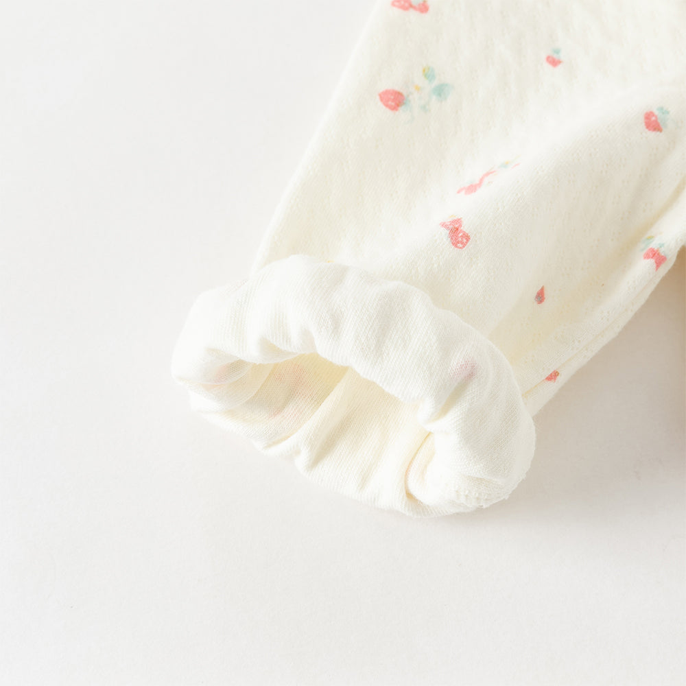 بدلة رومبر قطنية بطبعة زهرية للبنات الرضع، بياقة بيتر بان مزينة بالدانتيل والتطريز مع أزرار كبس كاملة