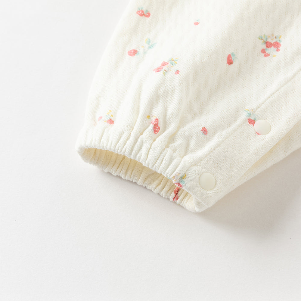 بدلة رومبر قطنية بطبعة زهرية للبنات الرضع، بياقة بيتر بان مزينة بالدانتيل والتطريز مع أزرار كبس كاملة