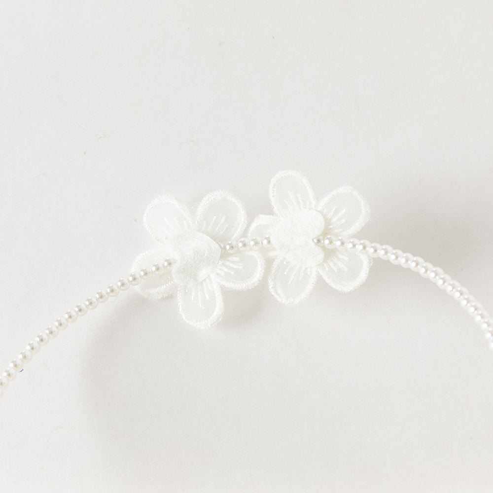 تاج شعر فتيات بيضاء مع ورود لؤلؤية - إكسسوار شعر مزخرف بالدانتيل والخرز