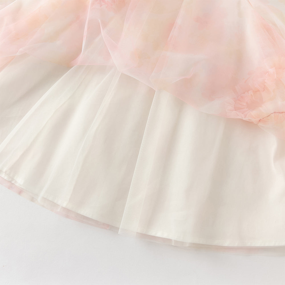 فستان بنات طويل الأكمام بقطعة بيضاء مع طبعة من التول بأسلوب أميرة