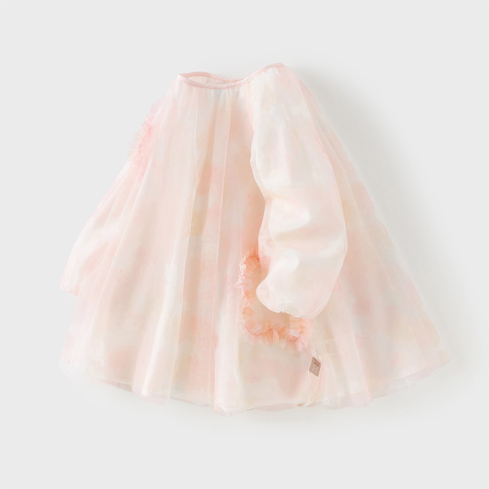 فستان بنات طويل الأكمام بقطعة بيضاء مع طبعة من التول بأسلوب أميرة