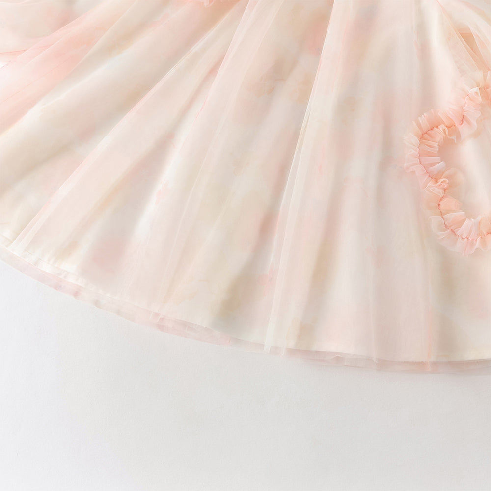 فستان بنات طويل الأكمام بقطعة بيضاء مع طبعة من التول بأسلوب أميرة