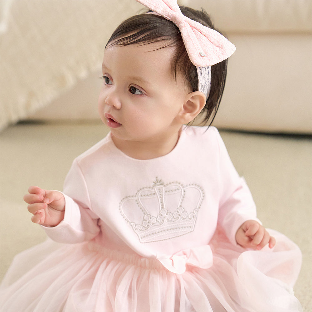 رومبر أميرة للرضيعات باللون الوردي الفاتح – بدلة قطنية مع تنورة تول وتطريز تاج