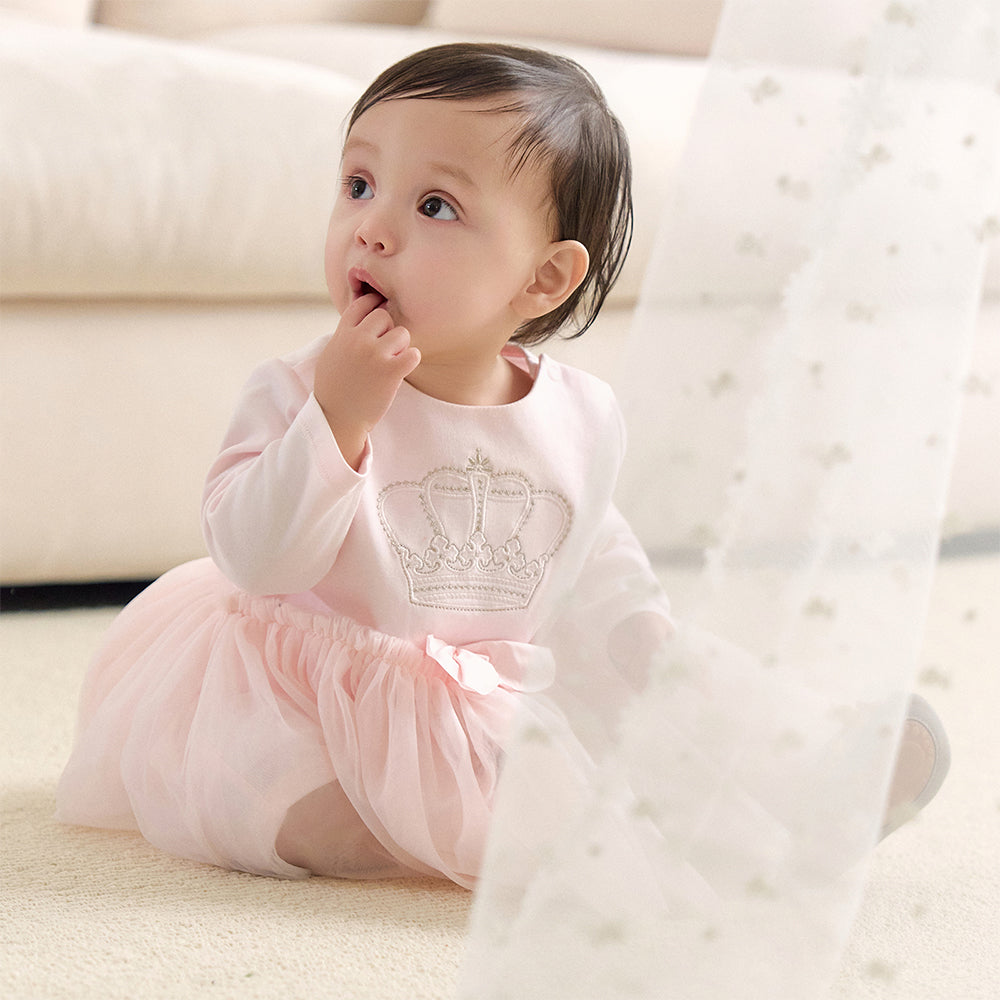 رومبر أميرة للرضيعات باللون الوردي الفاتح – بدلة قطنية مع تنورة تول وتطريز تاج
