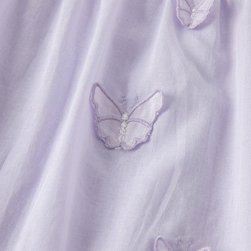 فستان بناتي صيفي بدون أكمام باللون البنفسجي الفاتح، بتصميم أميرة مزين بفراشات ثلاثية الأبعاد