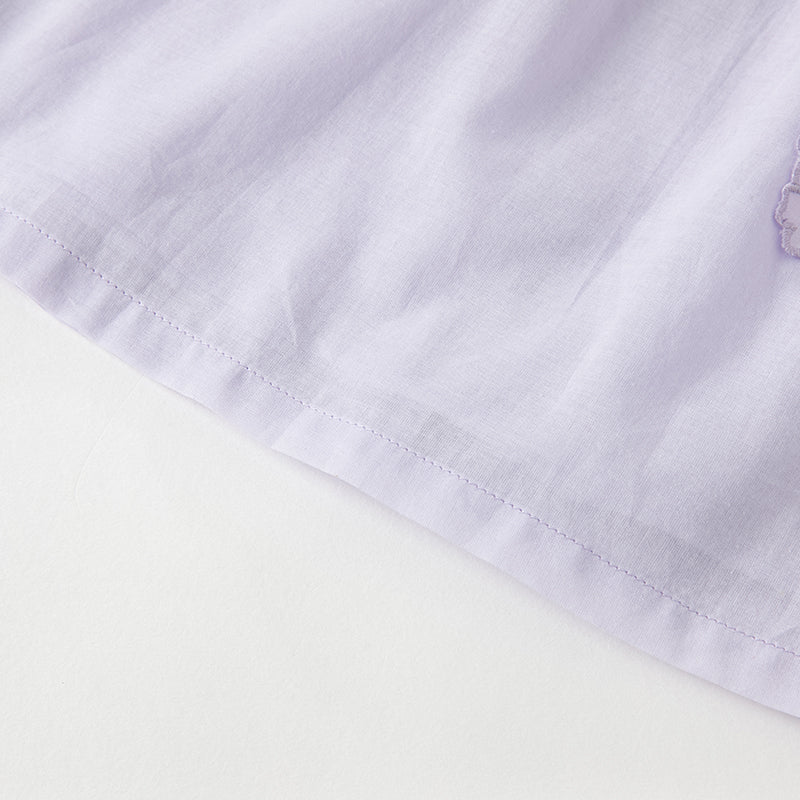 فستان بناتي صيفي بدون أكمام باللون البنفسجي الفاتح، بتصميم أميرة مزين بفراشات ثلاثية الأبعاد