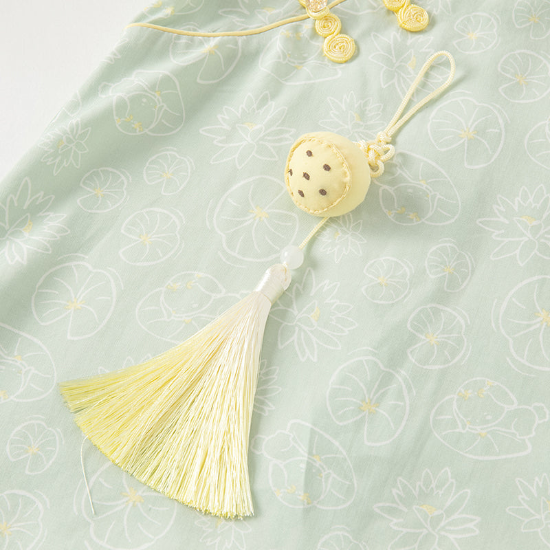 فستان بنات صيفي بطبعة اللوتس بأسلوب صيني عصري (يشمل زينة تدلي من الخيوط الصينية)