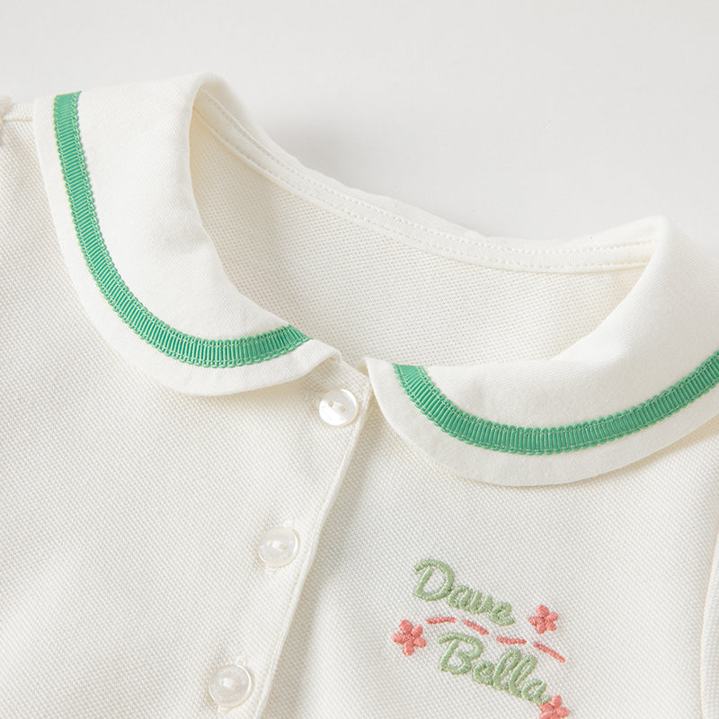 فستان بنات صيفي أبيض بأسلوب رياضي مع تصميم تنورة بثنيات