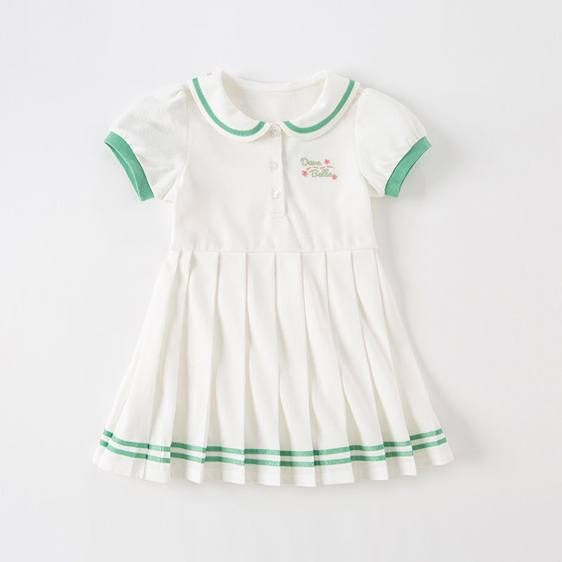 فستان بنات صيفي أبيض بأسلوب رياضي مع تصميم تنورة بثنيات