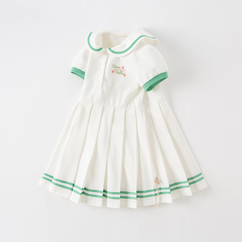 فستان بنات صيفي أبيض بأسلوب رياضي مع تصميم تنورة بثنيات