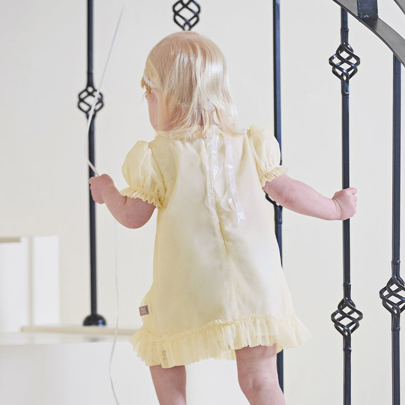 فستان صيفي للبنات الصغيرات من التول باللون الأصفر مزين برسمة قناديل البحر