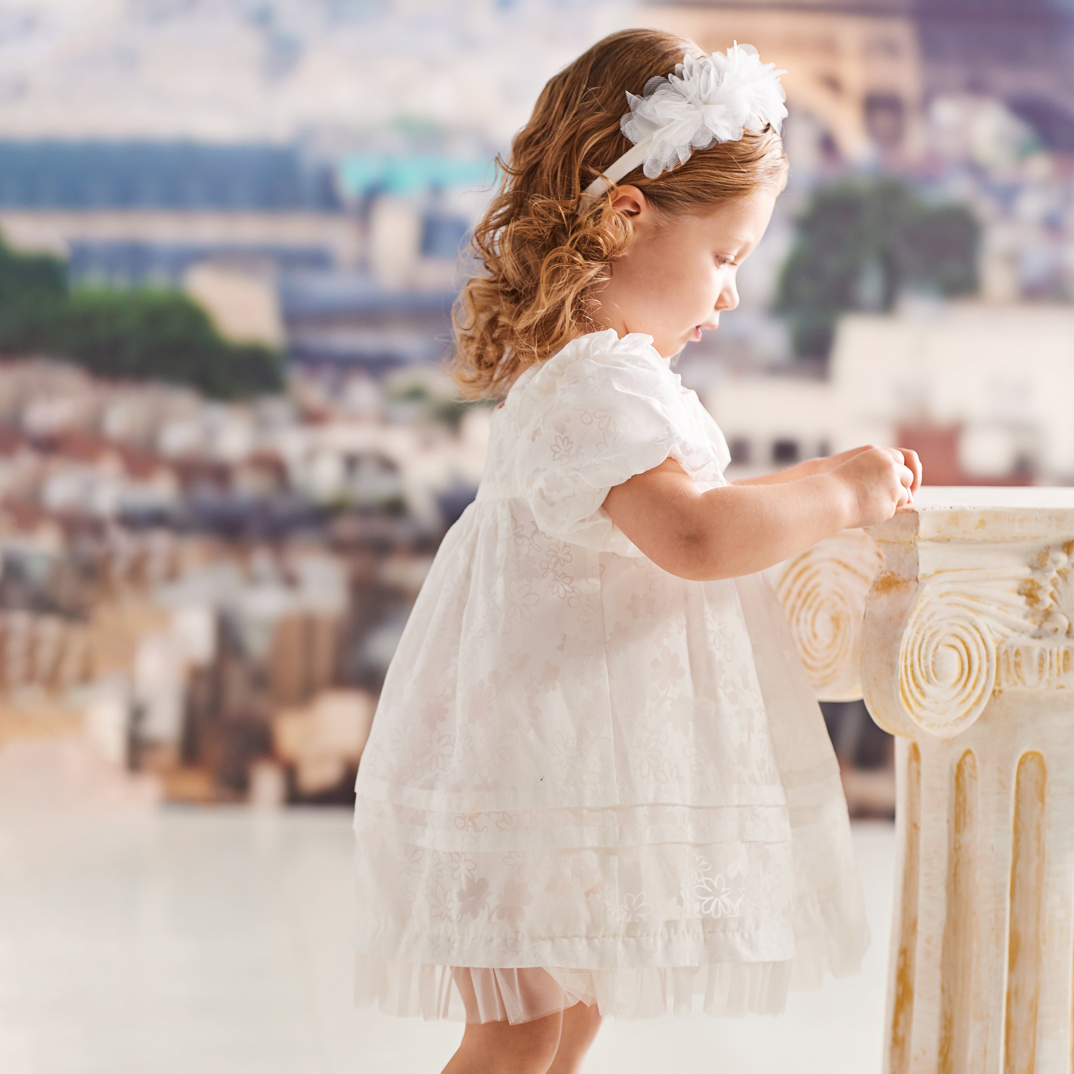 فستان صيفي للبنات الصغيرات من التول الأبيض بأكمام فقاعة وتنورة على شكل حرف A