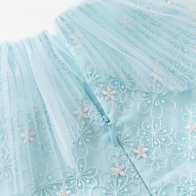 فستان بنات صيفي من التول باللون الأزرق الفاتح مع ياقة دانتيل أنيقة