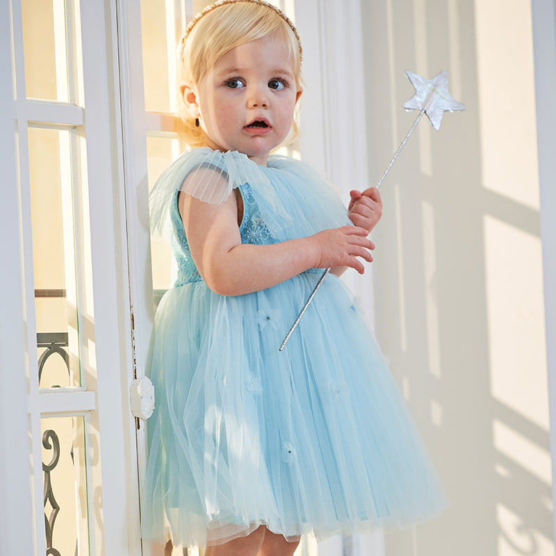 فستان بنات صيفي من التول باللون الأزرق الفاتح مع ياقة دانتيل أنيقة