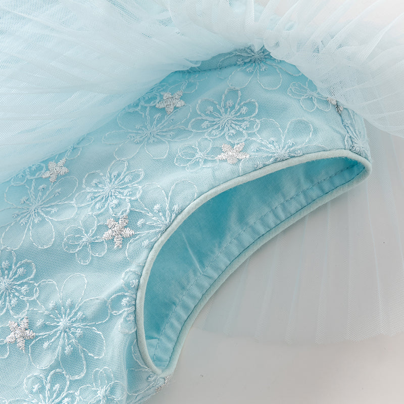 فستان بنات صيفي من التول باللون الأزرق الفاتح مع ياقة دانتيل أنيقة