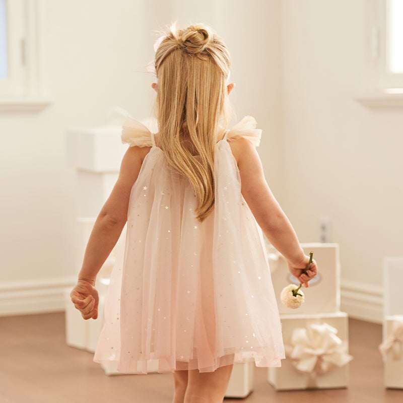 فستان صيفي للبنات الصغيرات بدون أكمام من التول الوردي المتدرج مزين بترتر متلألئ
