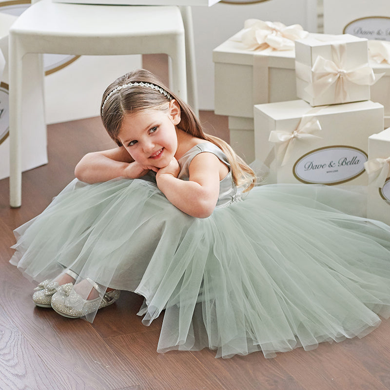 فستان صيفي للبنات الصغيرات بدون أكمام من التول باللون الأخضر على شكل أميرة