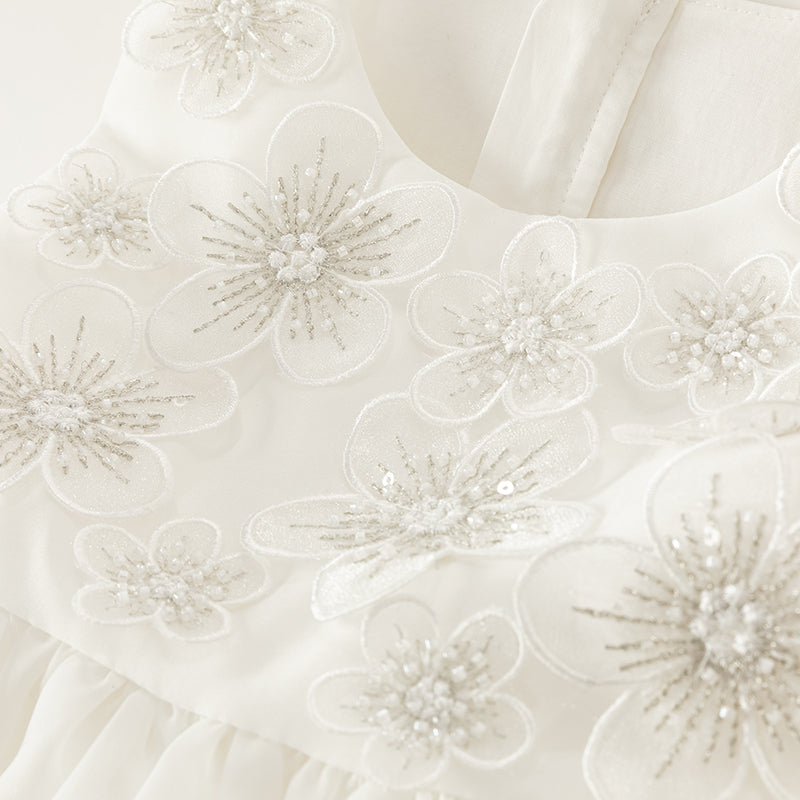 فستان صيفي فاخر للبنات الصغيرات من التول الأبيض بدون أكمام